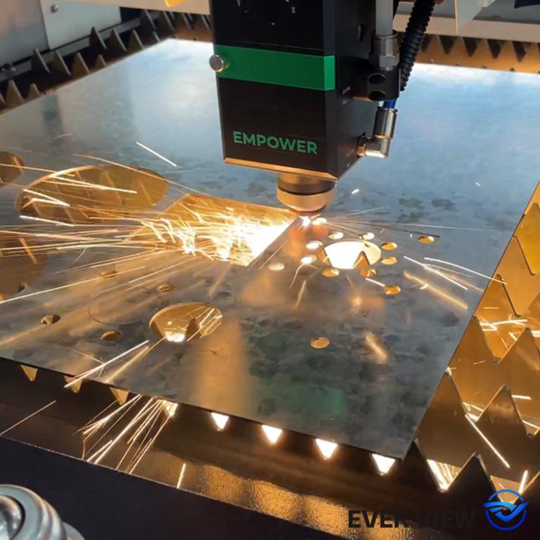 Hoe lasersnijmachines uiterst nauwkeurige verwerking realiseren: EVER VIEW Machinery demonteert belangrijke procespunten.