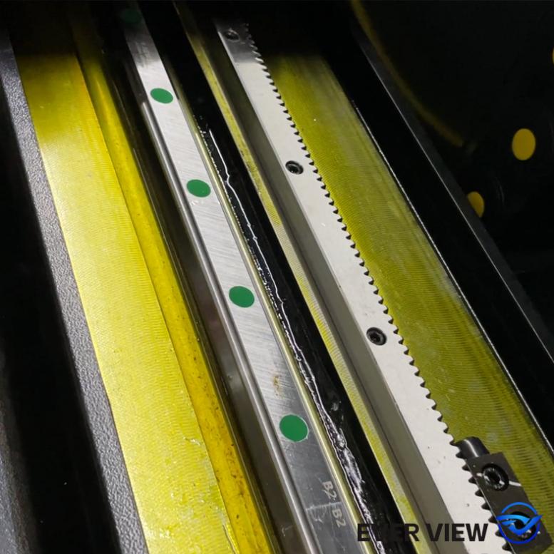 Wat zijn de belangrijkste punten voor het dagelijks onderhoud van lasersnijmachines? EVER VIEW Machinery leert u hoe u de levensduur van uw apparatuur kunt verlengen.