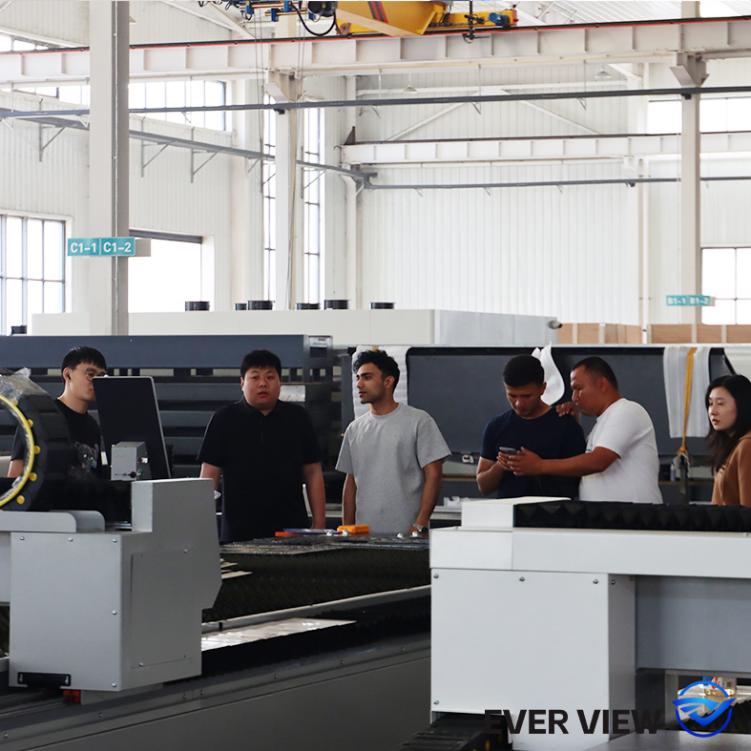 EVER VIEW lasersnijmachines die in batches worden geleverd aan lokale bedrijven, ter ondersteuning van technologische upgrades in de productie-industrie